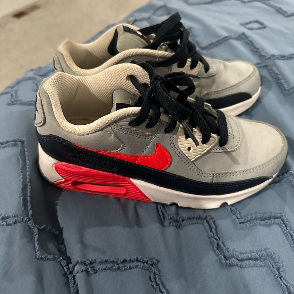 Kids Nike air max size 2y. Great condition